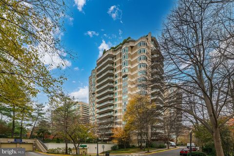 Photo of 5630 Wisconsin Avenue #903, CHEVY CHASE, MD 20815 (MLS # MDMC2207824)