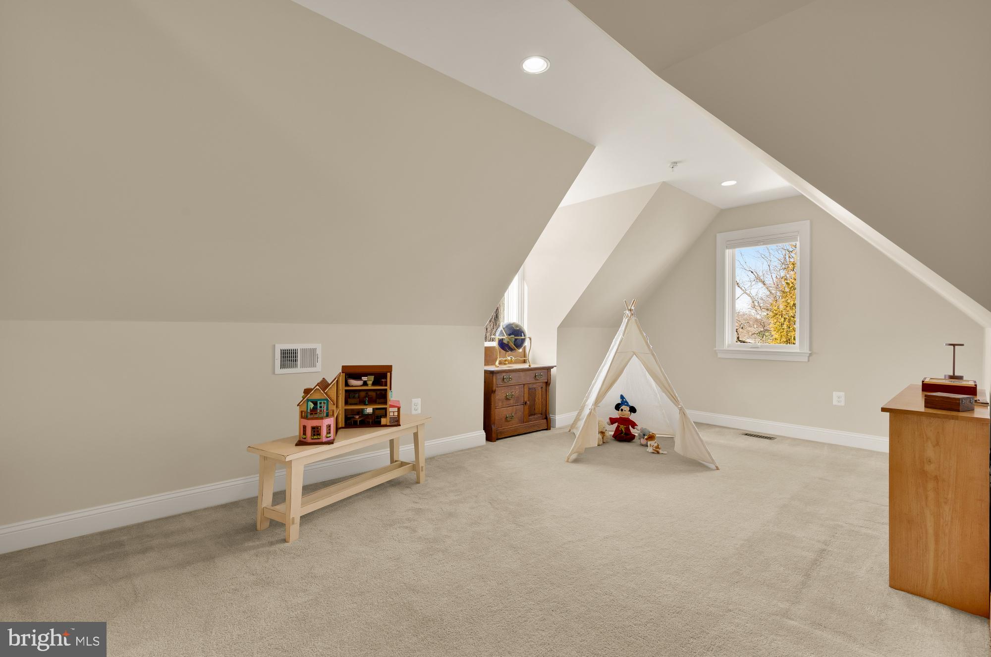 WOODSIDE - Residential