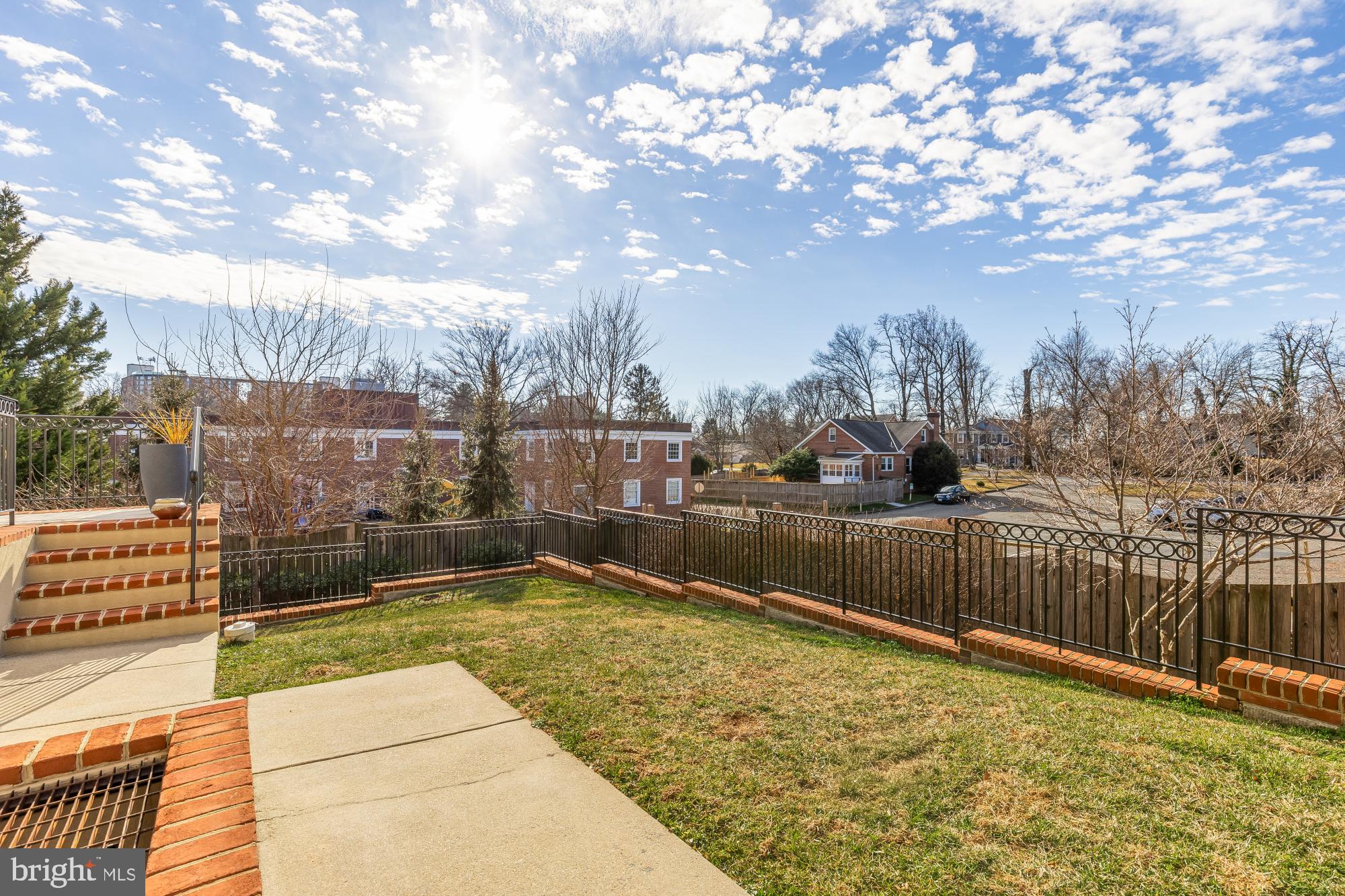 WOODSIDE - Residential