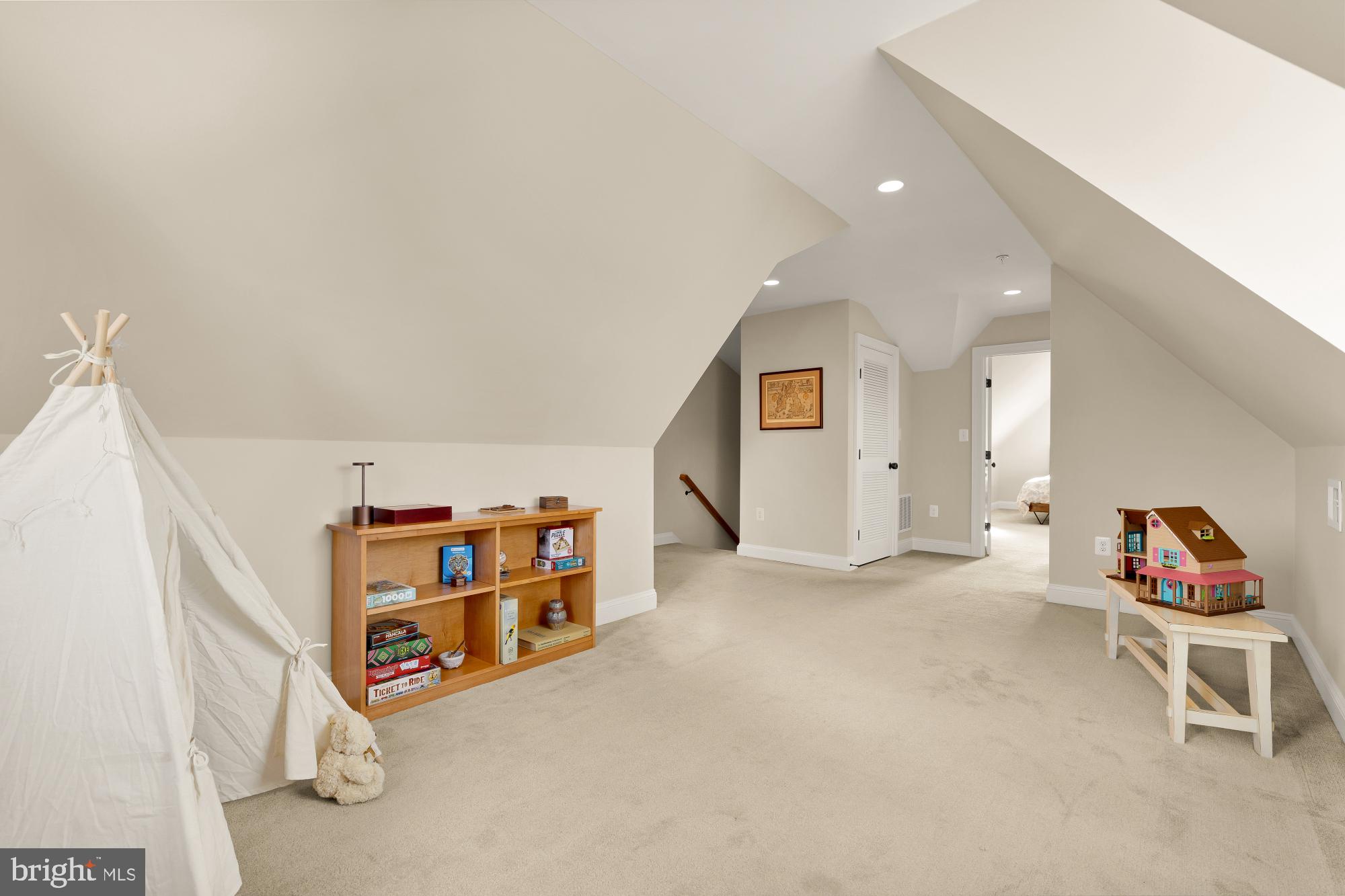 WOODSIDE - Residential