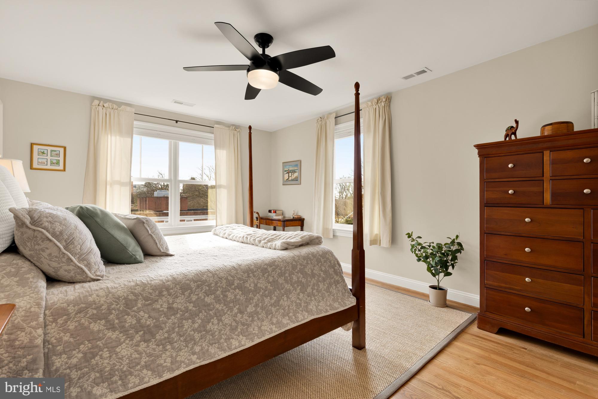 WOODSIDE - Residential