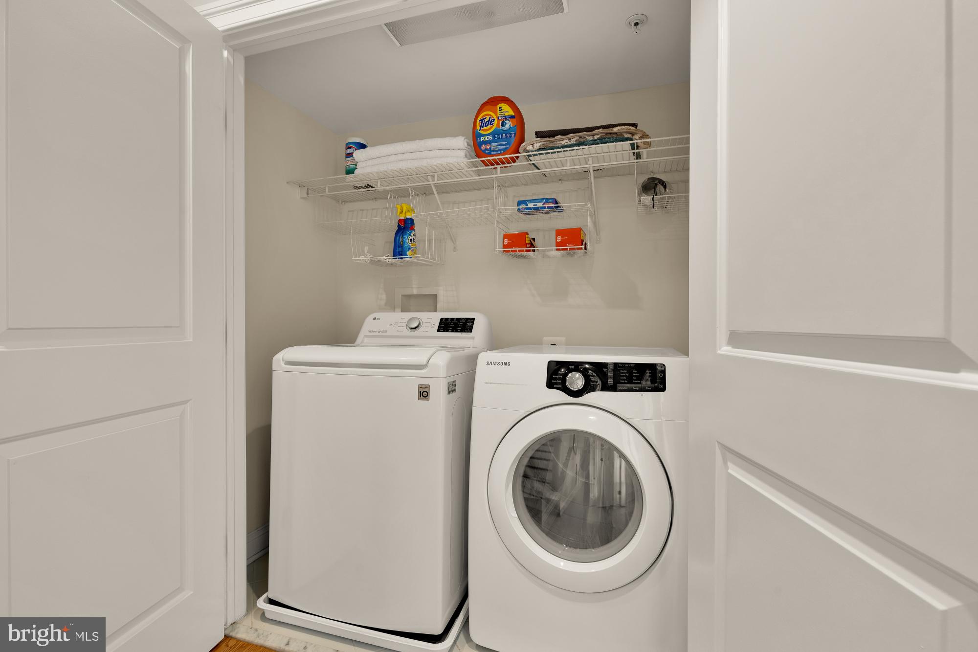 WOODSIDE - Residential