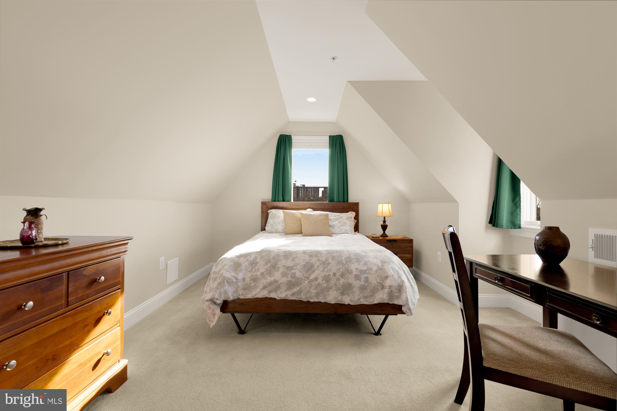 WOODSIDE - Residential