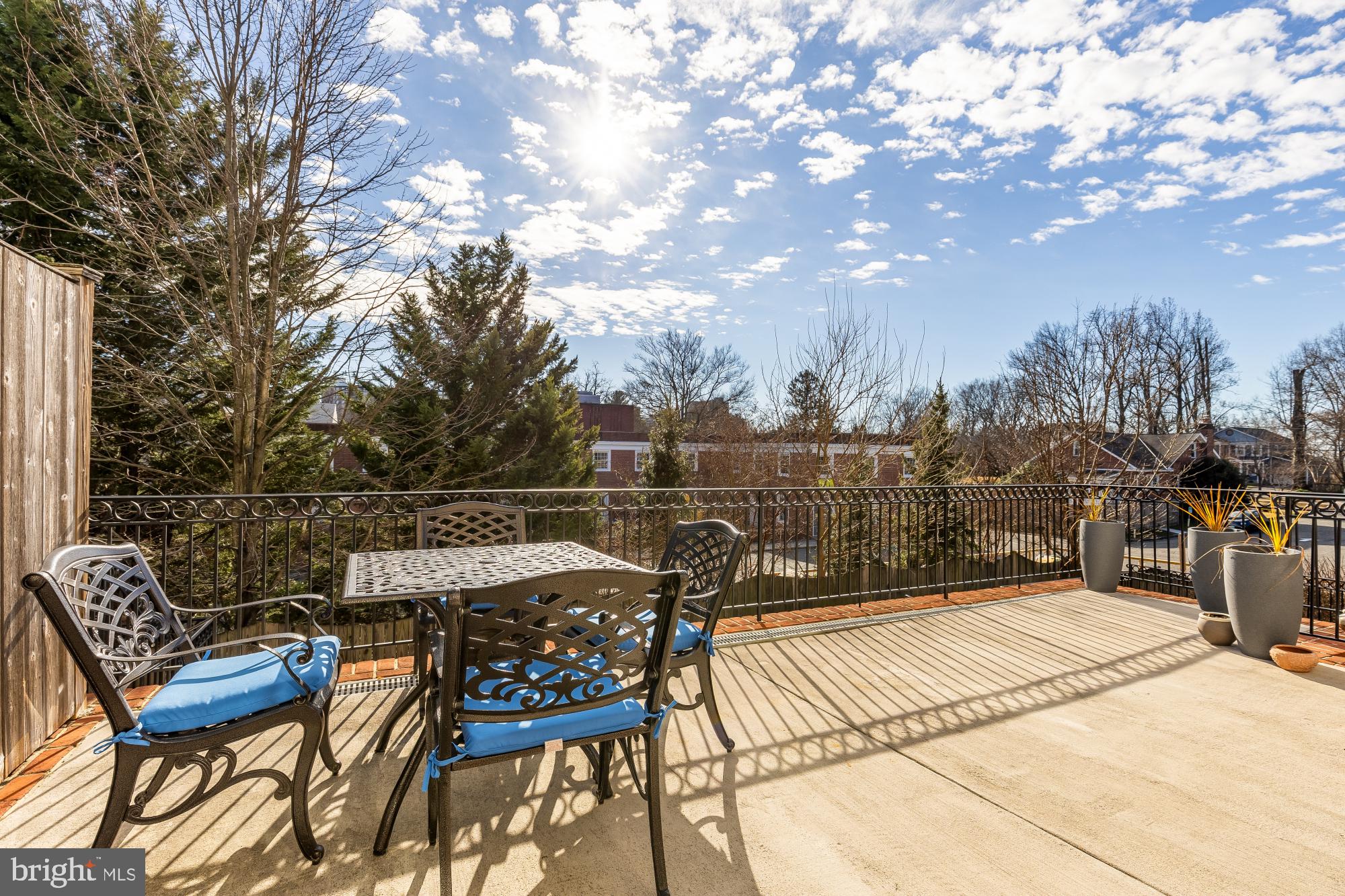 WOODSIDE - Residential