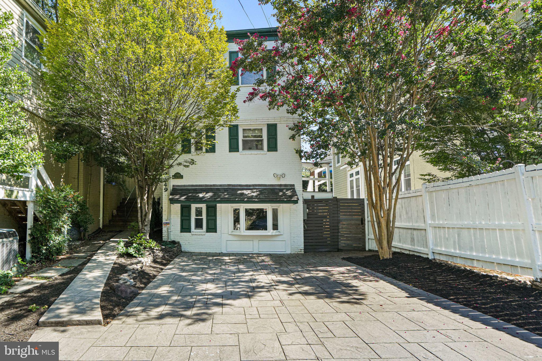 2749 ARIZONA AVENUE NW