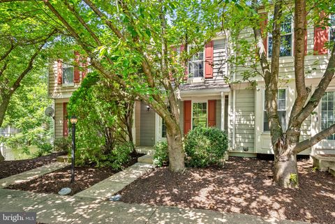 Townhouse For Sale - 11908 Fieldthorn Court<br/> RESTON, VA 20194