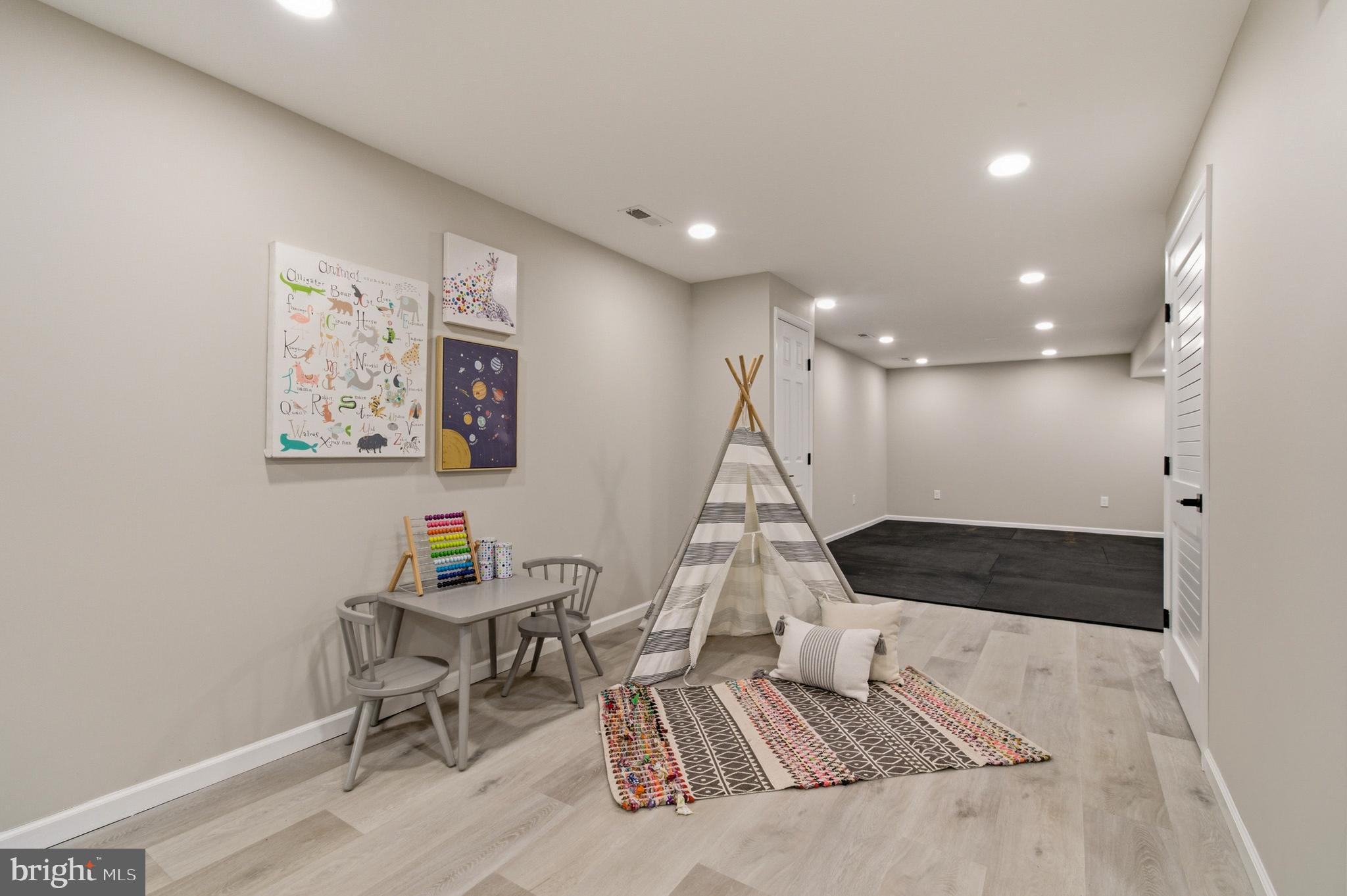 MONTGOMERY MEADOWS - Residential