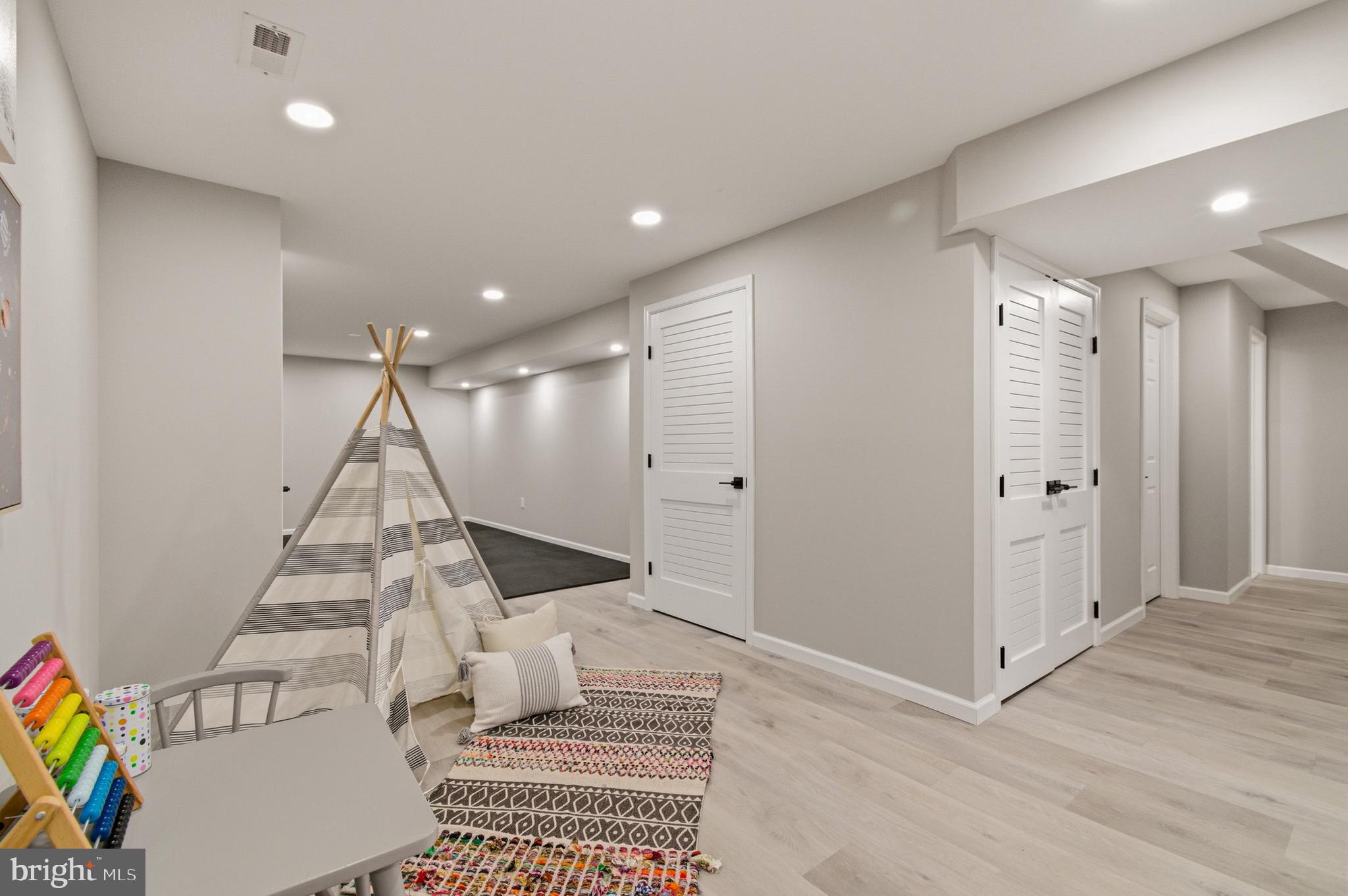 MONTGOMERY MEADOWS - Residential