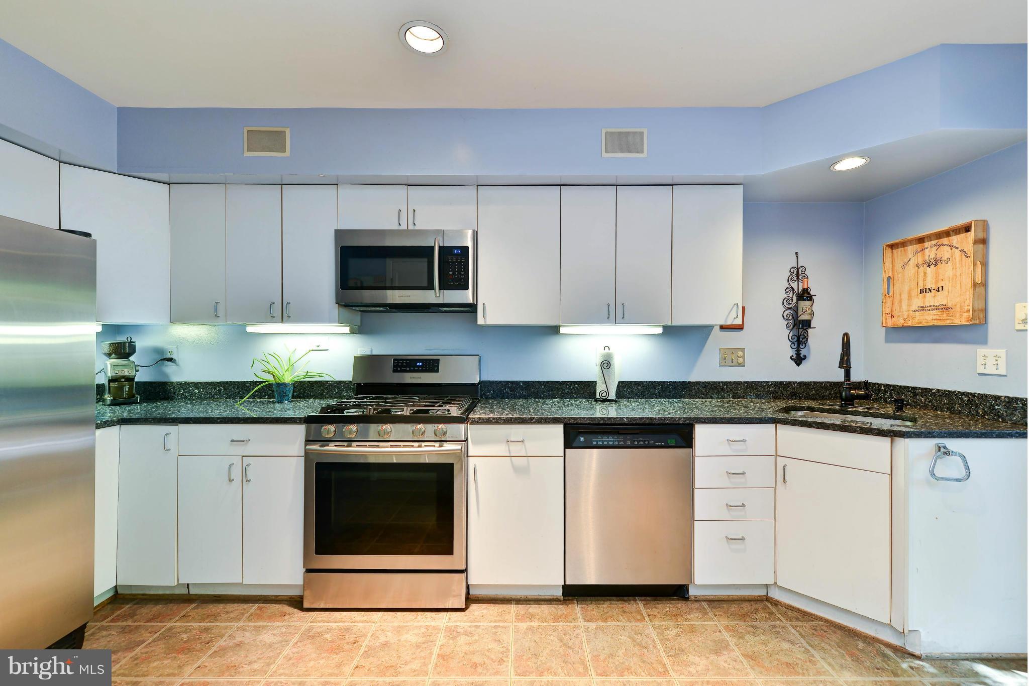 THOMAS SHELTON ESTATE - Residential Lease