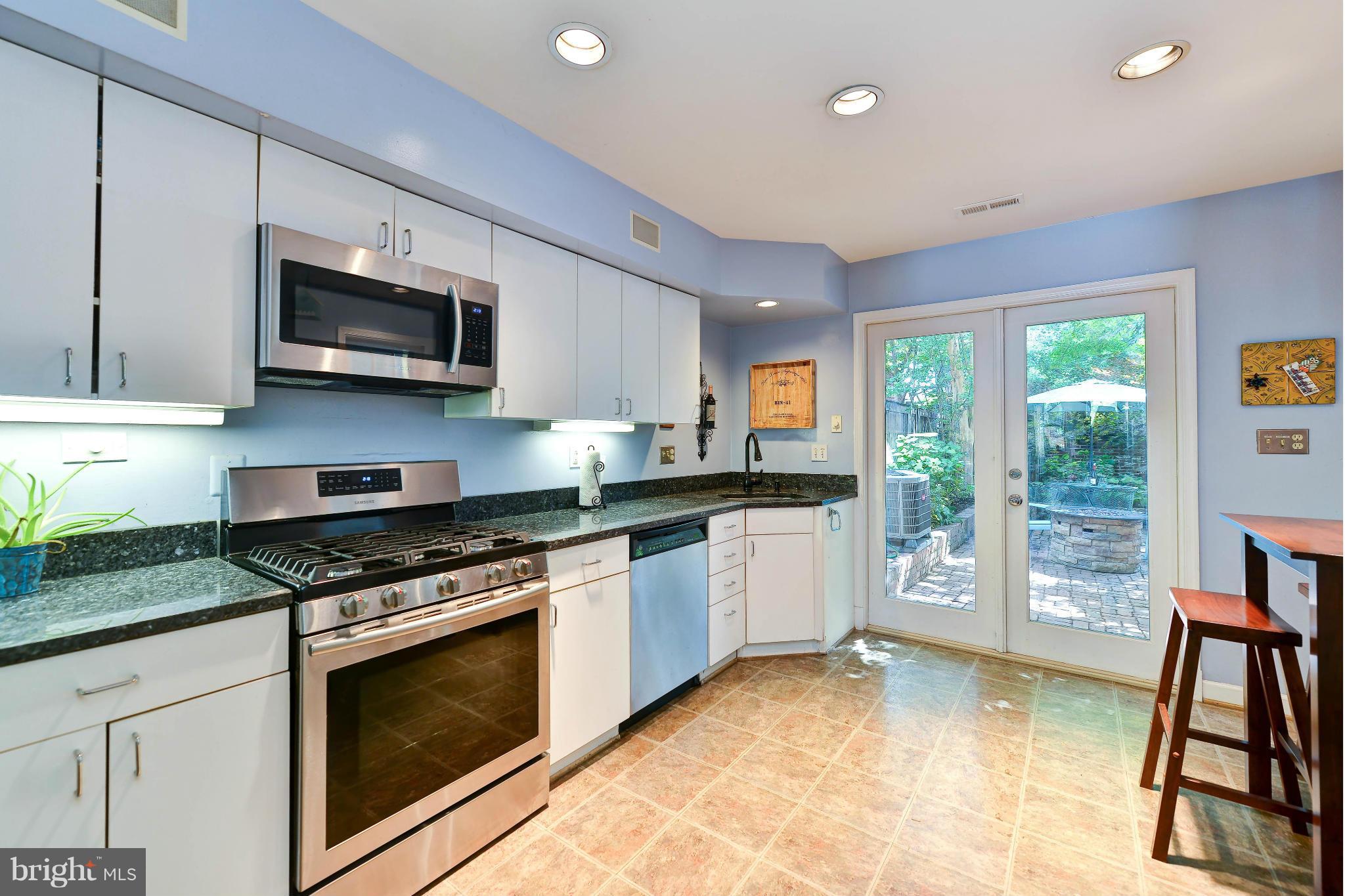 THOMAS SHELTON ESTATE - Residential Lease