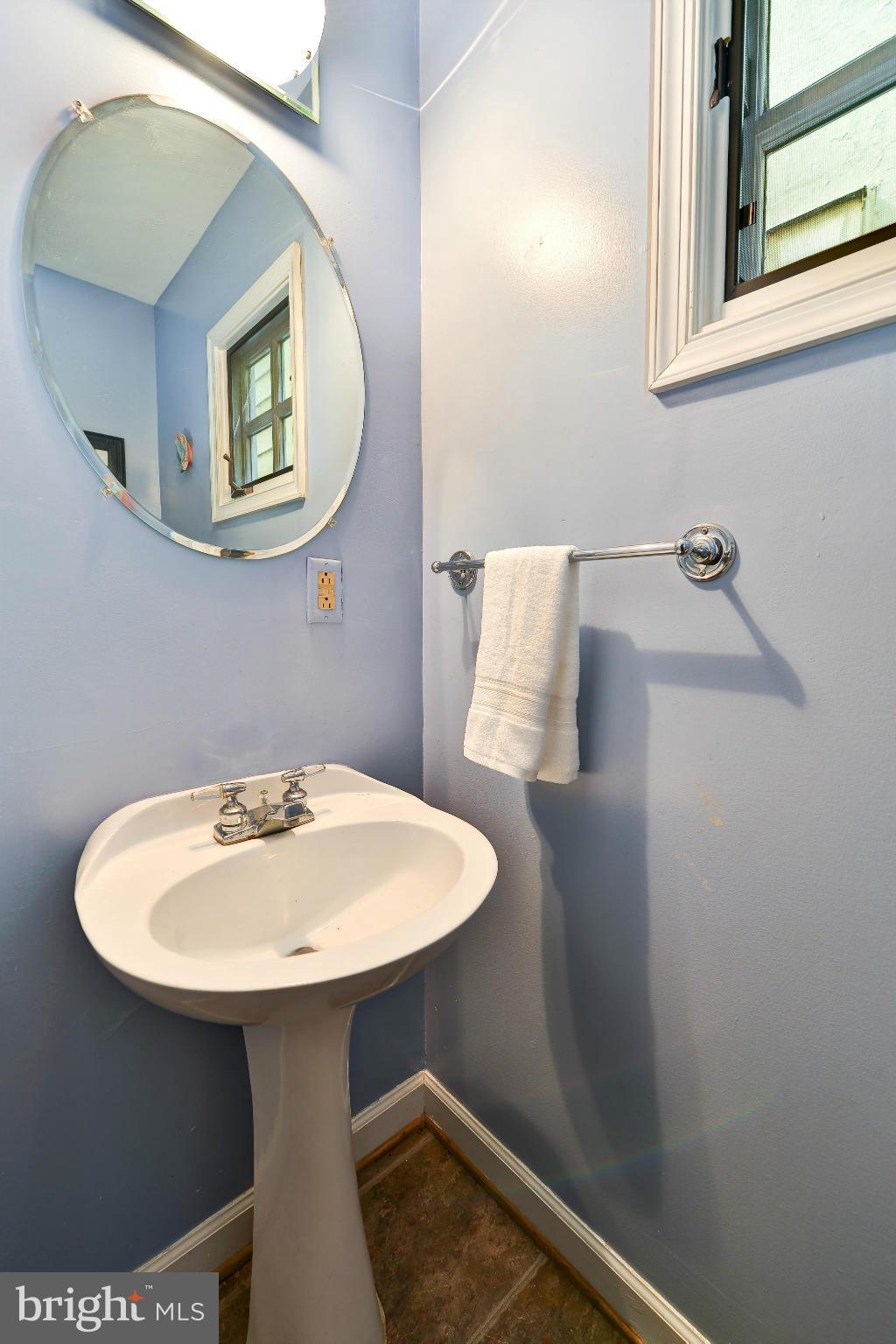 THOMAS SHELTON ESTATE - Residential Lease