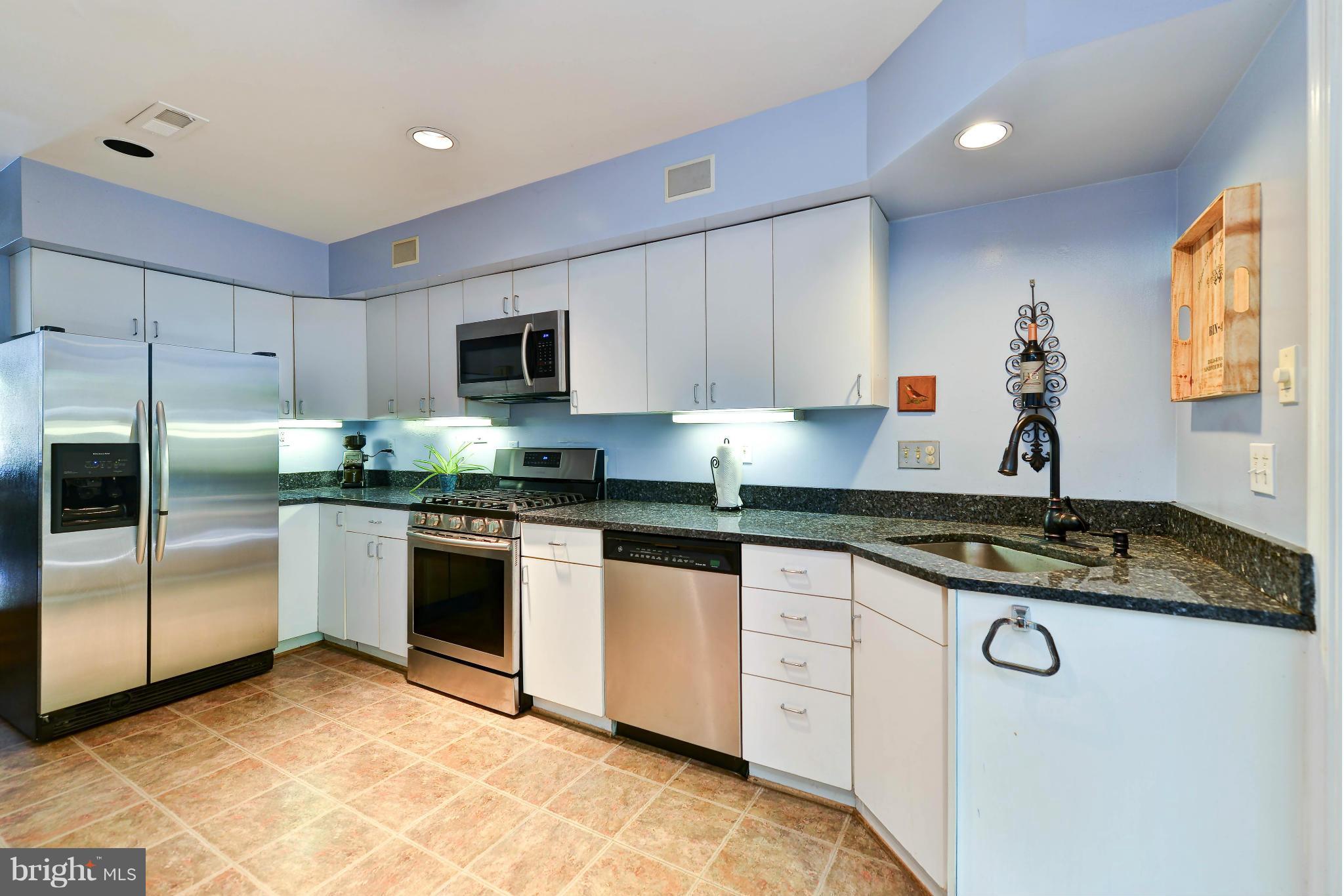 THOMAS SHELTON ESTATE - Residential Lease