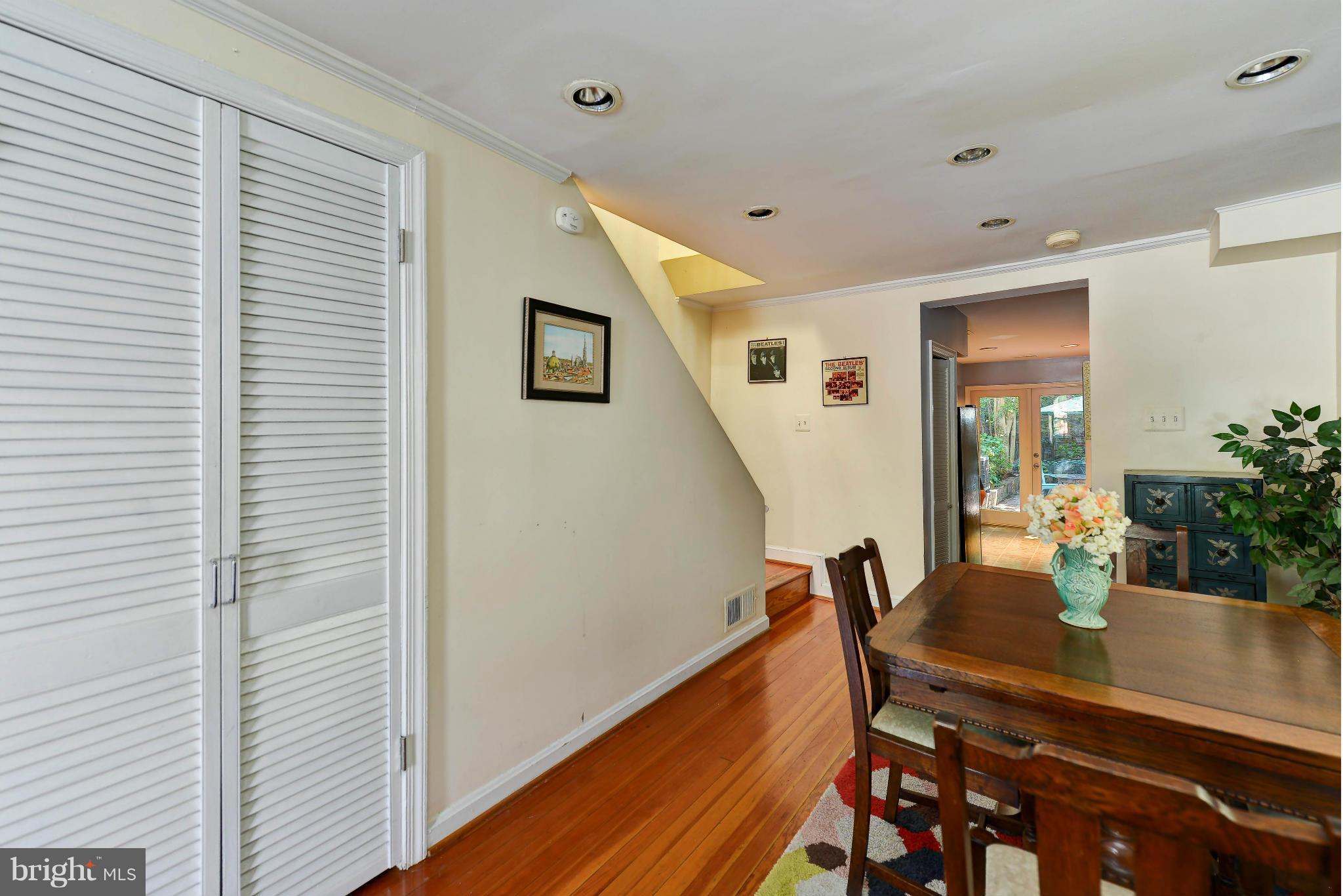 THOMAS SHELTON ESTATE - Residential Lease