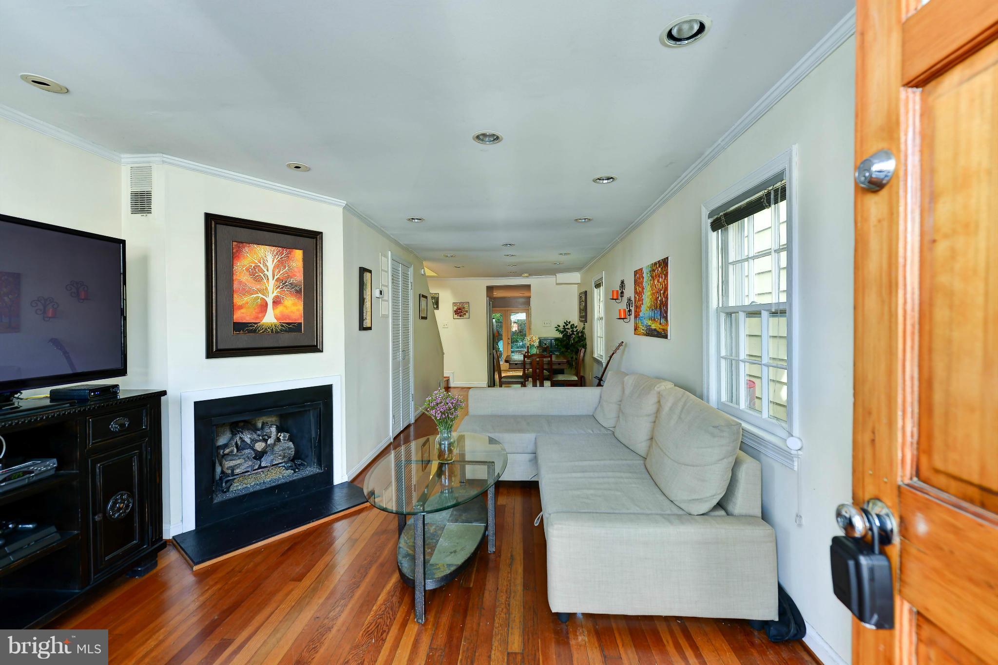 THOMAS SHELTON ESTATE - Residential Lease