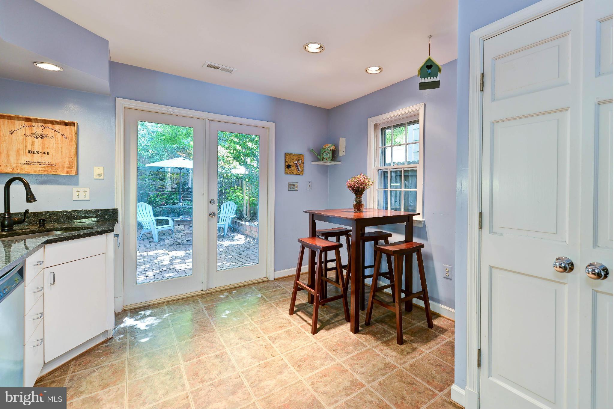 THOMAS SHELTON ESTATE - Residential Lease