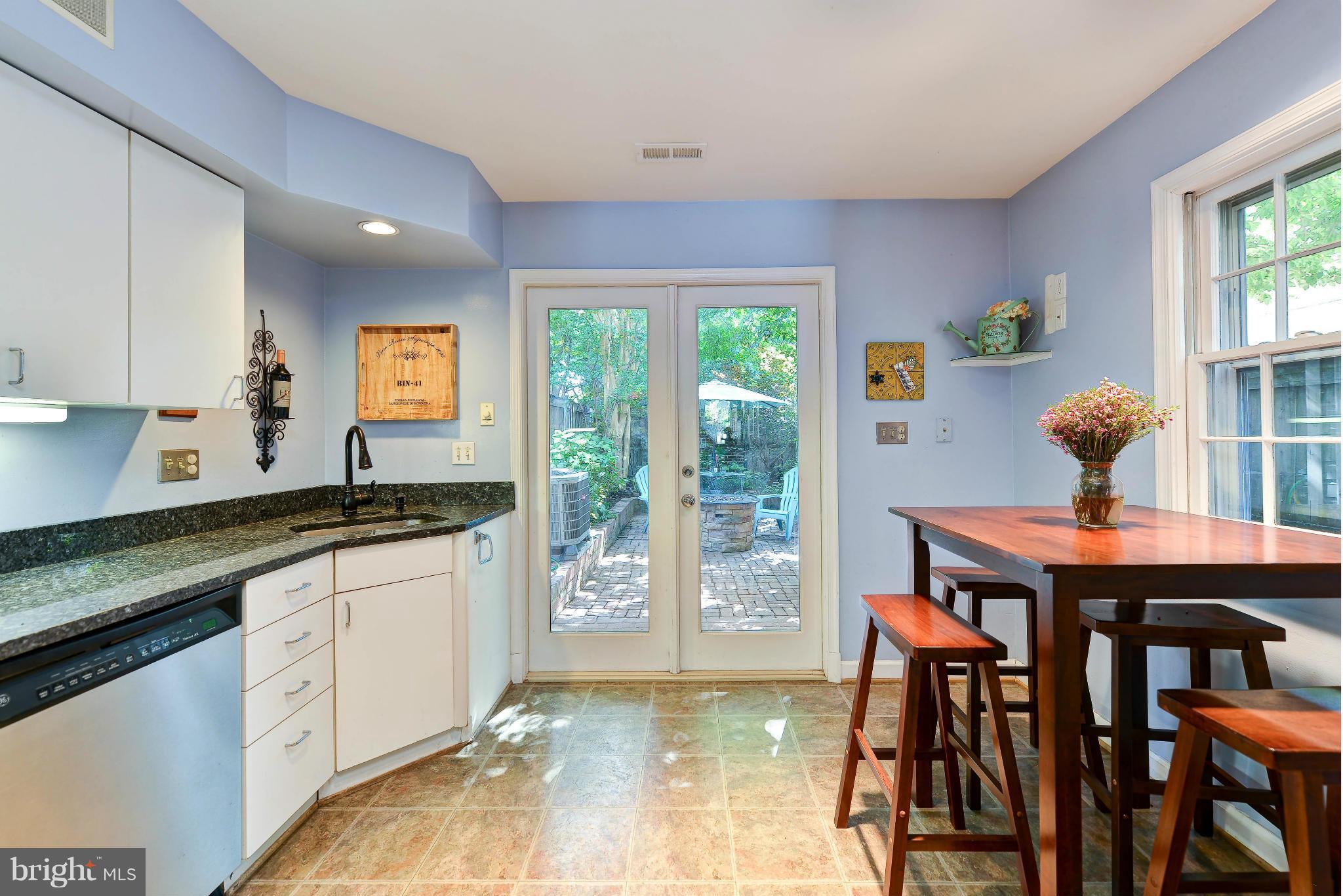 THOMAS SHELTON ESTATE - Residential Lease