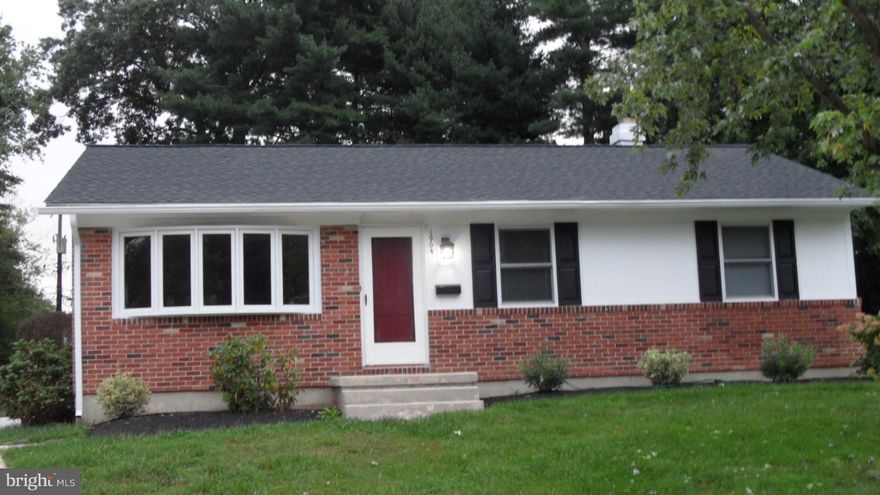 OPEN HOUSE 12/2/18 FROM 12-2PM. REMODELED 3 BEDROOM,1 1/2 BATH RANCHER IN A QUIET CUL-DE-SAC IN EDGEWOOD MEADOWS WITH 1/3 ACRE & A HUGE BACKYARD WITH PRIVACY FENCE NEW KITCHEN WITH SS APPLIANCES SEPARATE BREAKFAST AREA & NEWLY REFINISHED HARDWOOD FLRS ON THE MAIN LEVEL ALSO INCLUDES REMODELED MAIN FLOOR BATH & MASTER 1/2 BATH.ABUNDANCE OF SPACE IN THE NEW LL FAMILY ROOM WITH LGE LAUNDRY & STORAGE AREA.