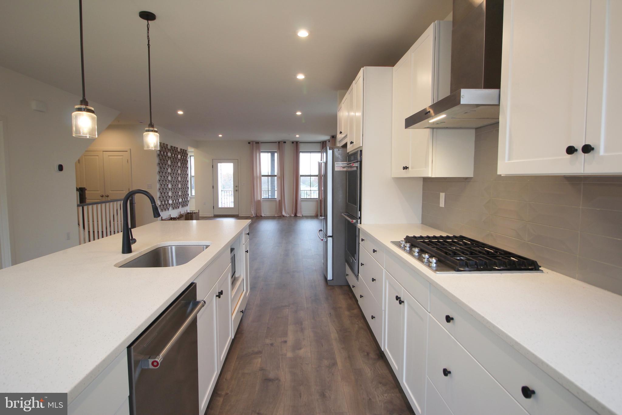 REGAL CHASE - Residential