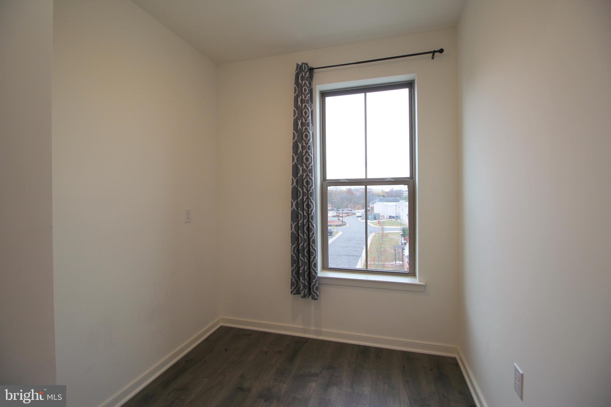 REGAL CHASE - Residential