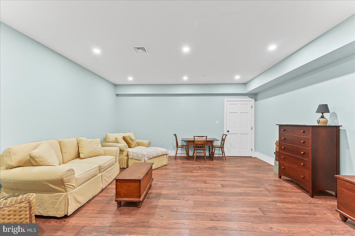 OLDEBULLTOWNVILLAGE - Residential