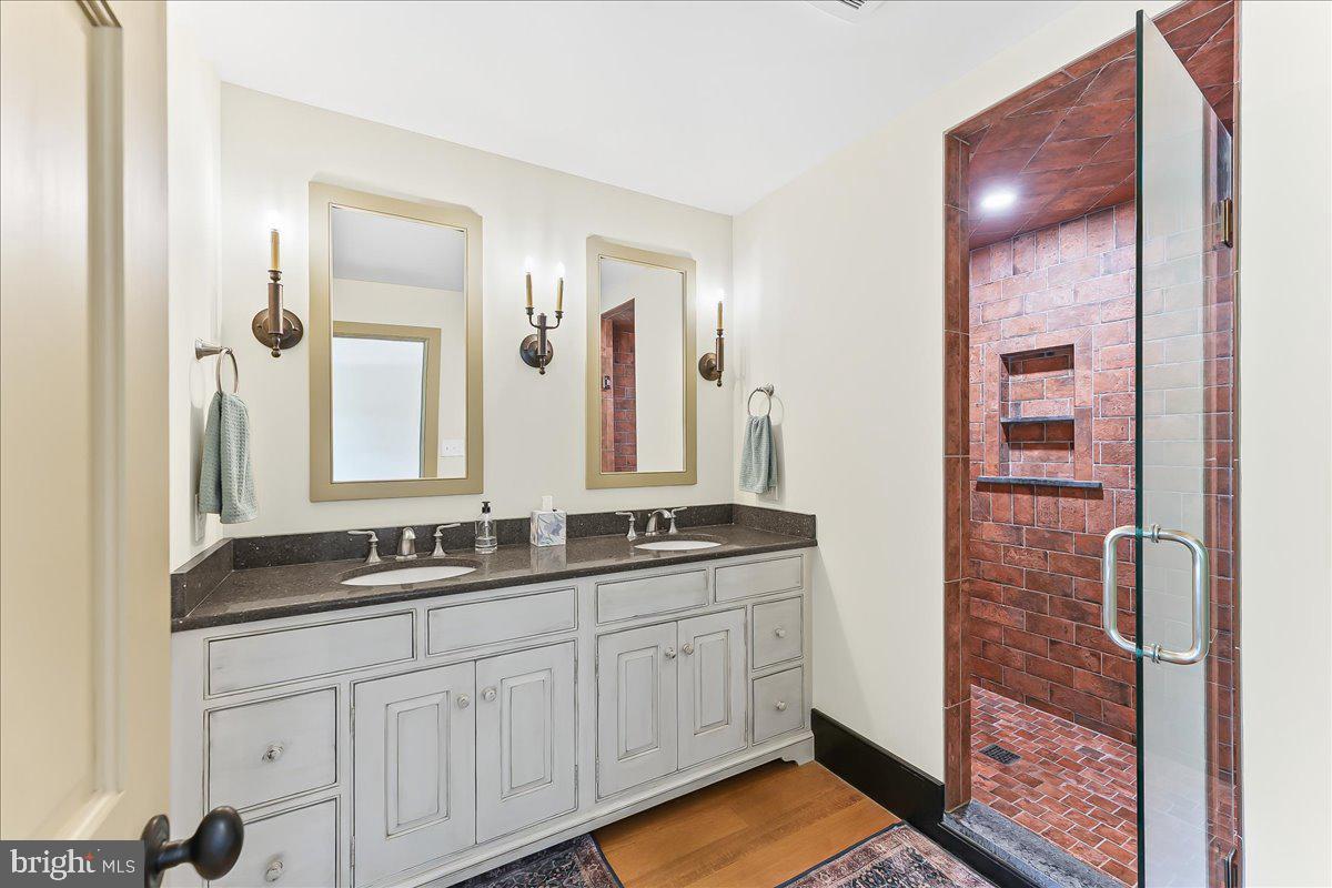 OLDEBULLTOWNVILLAGE - Residential