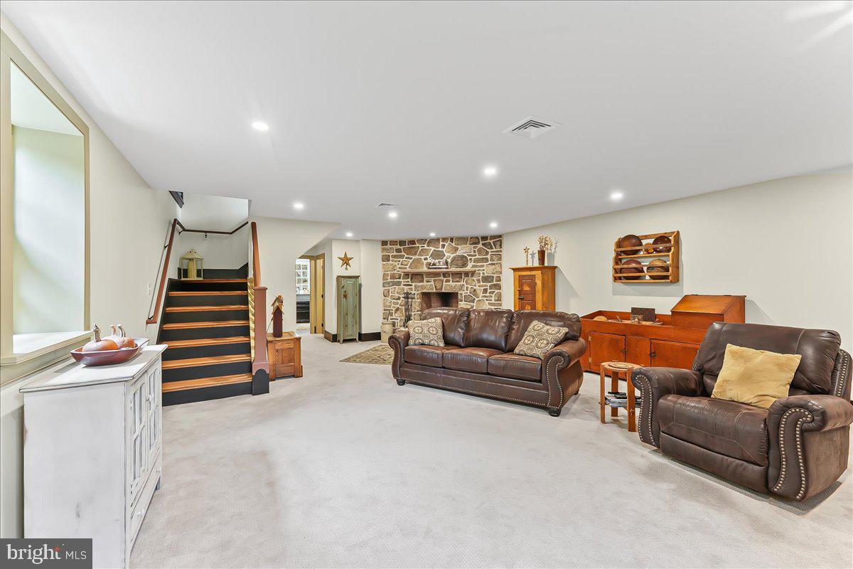 OLDEBULLTOWNVILLAGE - Residential