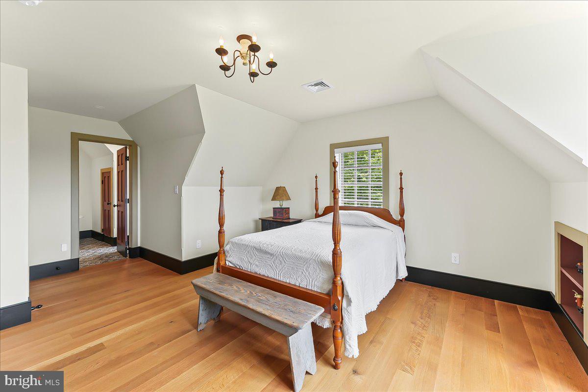 OLDEBULLTOWNVILLAGE - Residential