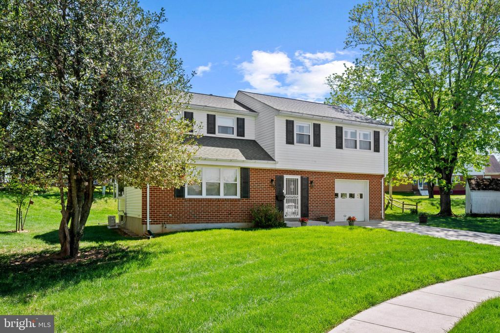 Photo of 3 Marbledale Court, REISTERSTOWN, MD 21136 (MLS # MDBC2158580)
