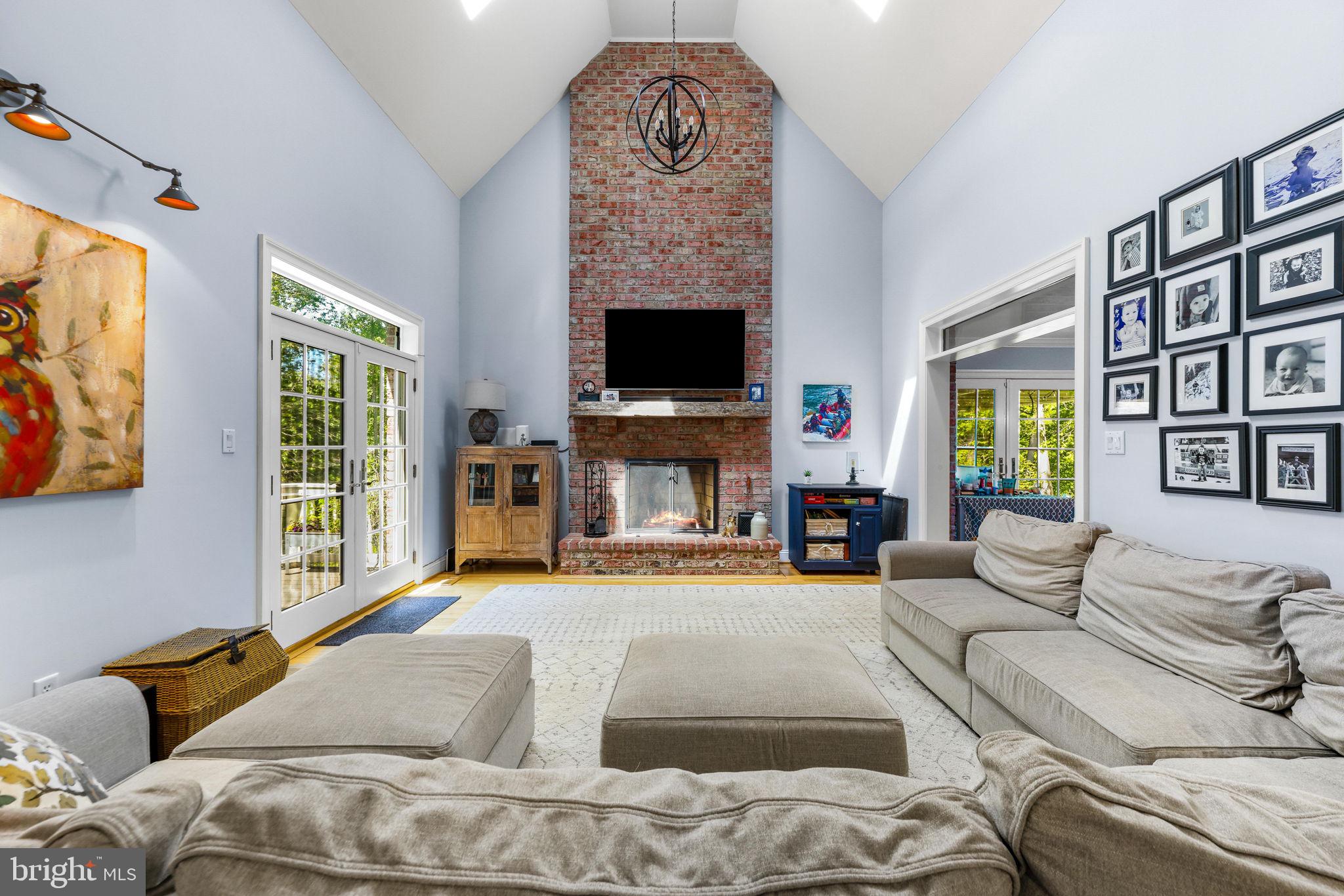 5 CARROLL RUN COURT