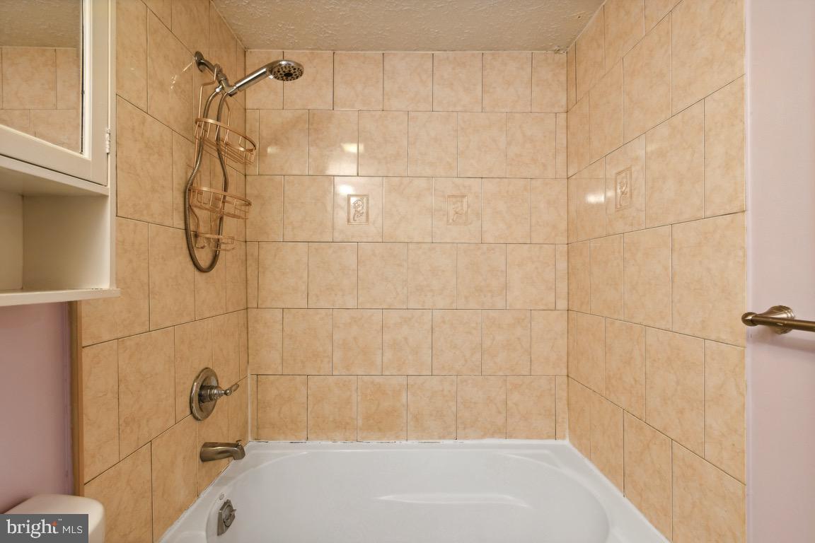 SILVER SPRING CNTRY CLUB - Residential