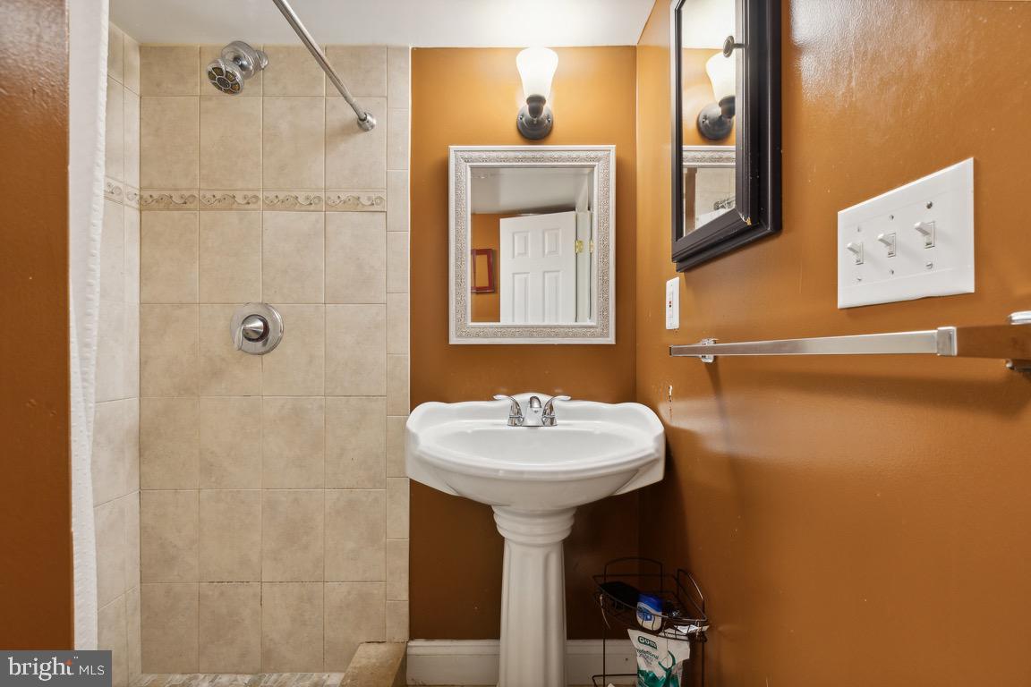 SILVER SPRING CNTRY CLUB - Residential