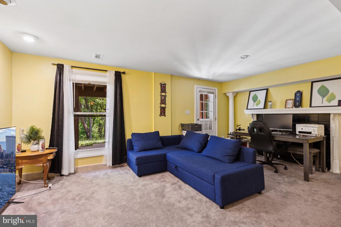 SILVER SPRING CNTRY CLUB - Residential