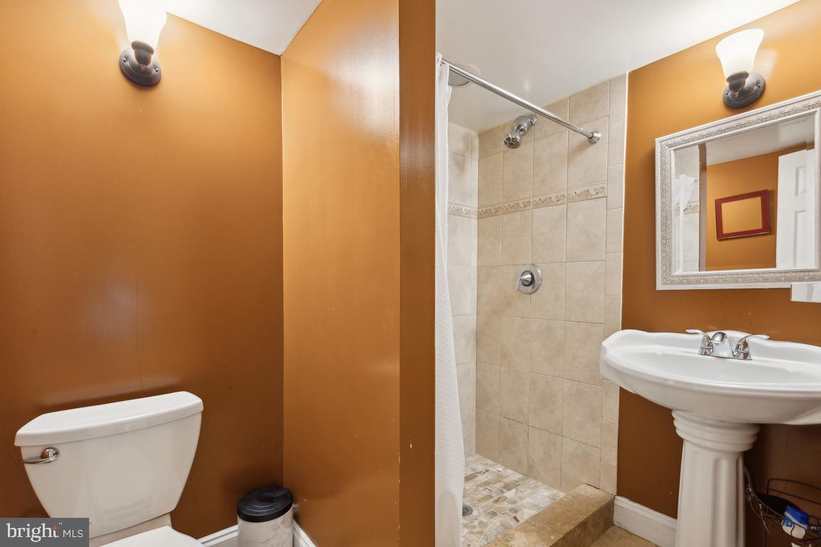 SILVER SPRING CNTRY CLUB - Residential