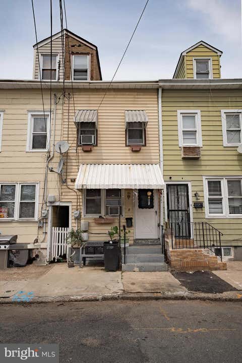 Townhouse For Sale - 8 Elm Street<br/> TRENTON, NJ 08611