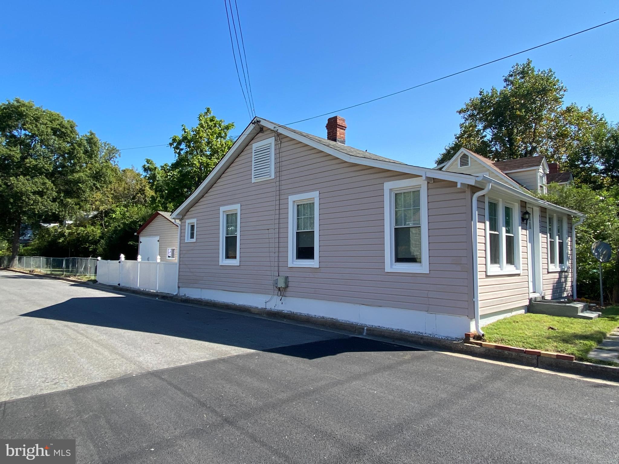 LOCUST SPRINGS - Residential Lease