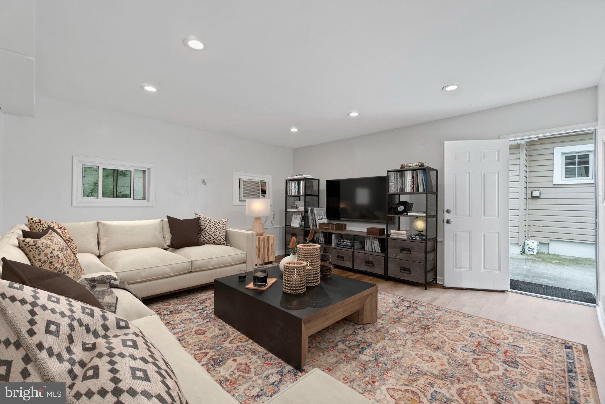 LOCUST SPRINGS - Residential Lease