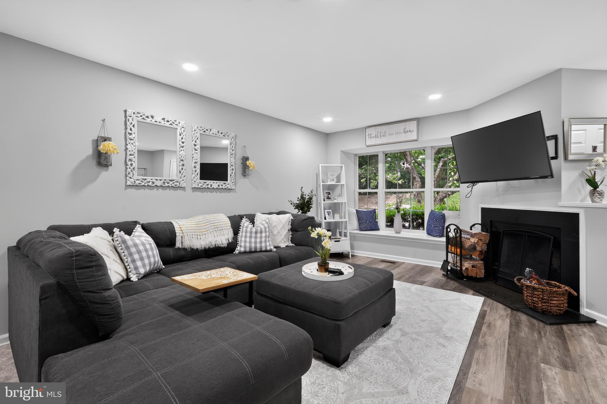 2402 MALLARD LANE