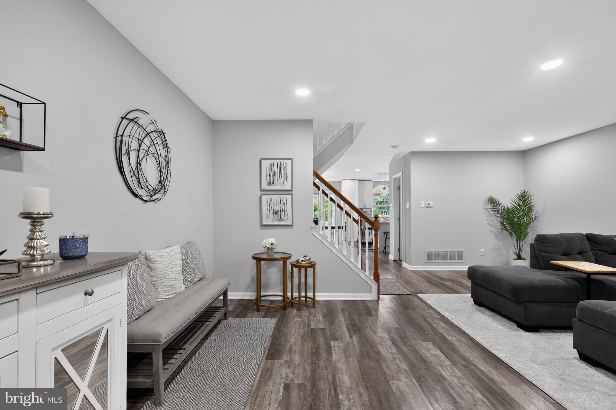 2402 MALLARD LANE