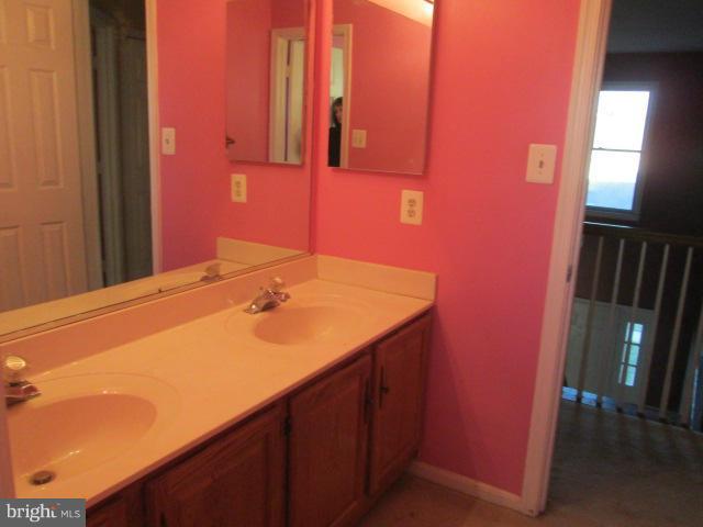 ASHBURN VILLAGE - Residential