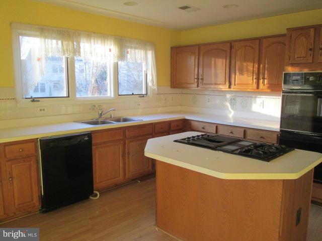 ASHBURN VILLAGE - Residential