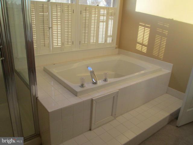 ASHBURN VILLAGE - Residential