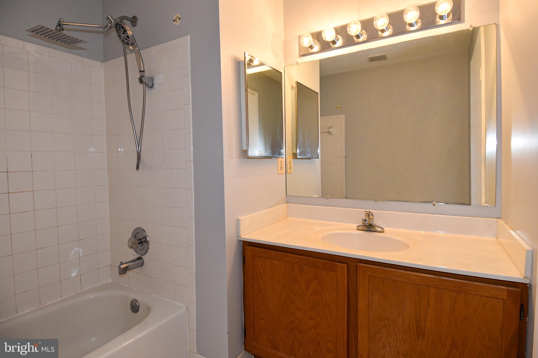 WILLOW COVE TOWNHOMES - Residential