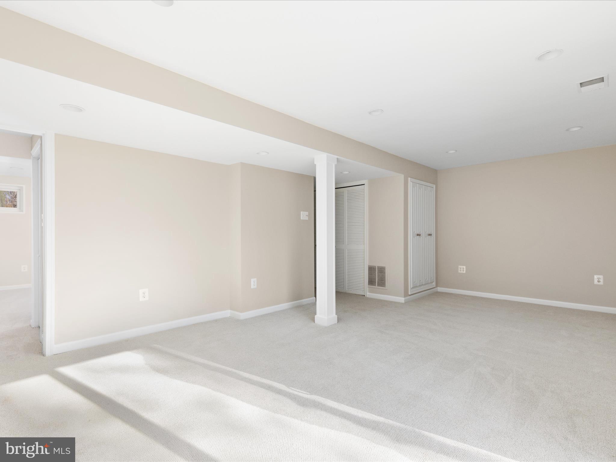 LAKE BRADDOCK - Residential