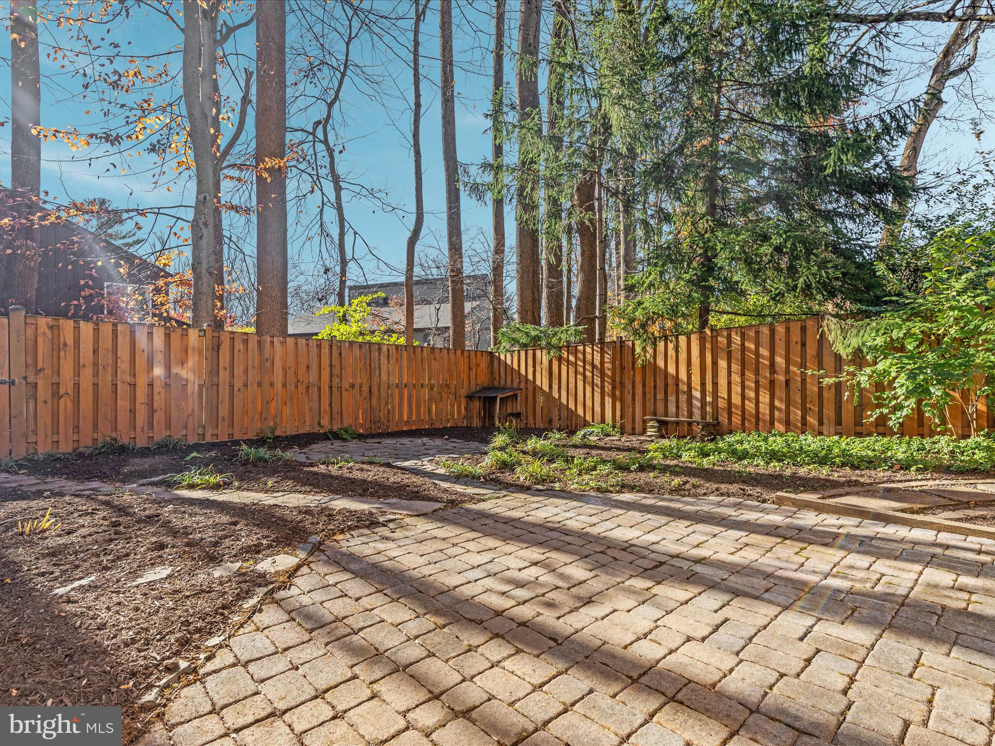 LAKE BRADDOCK - Residential