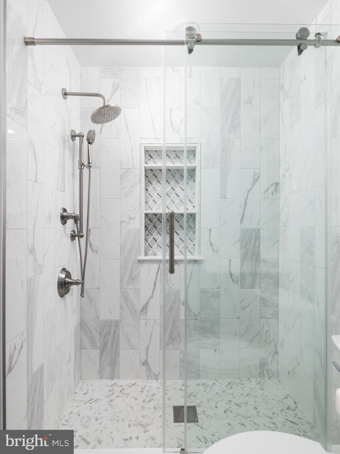 LAKE BRADDOCK - Residential