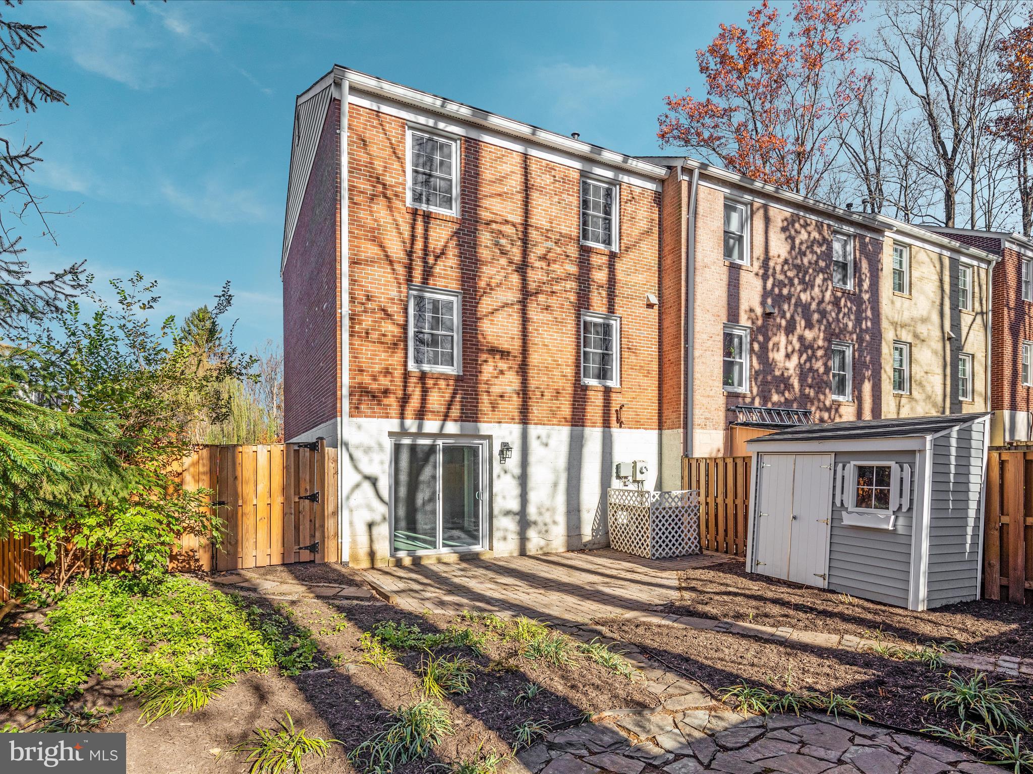 LAKE BRADDOCK - Residential