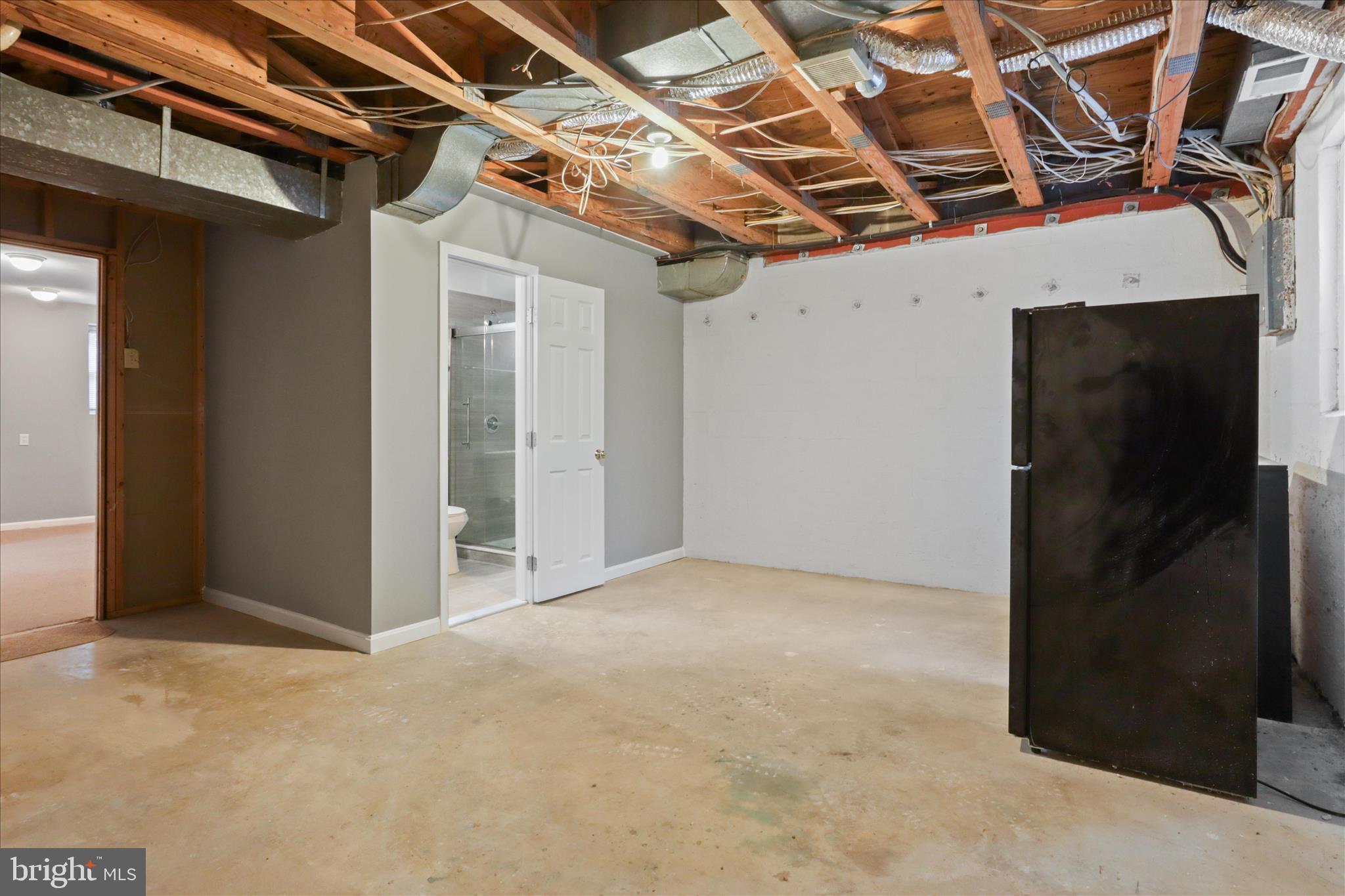 OLD TOWN COMMONS - Residential Lease