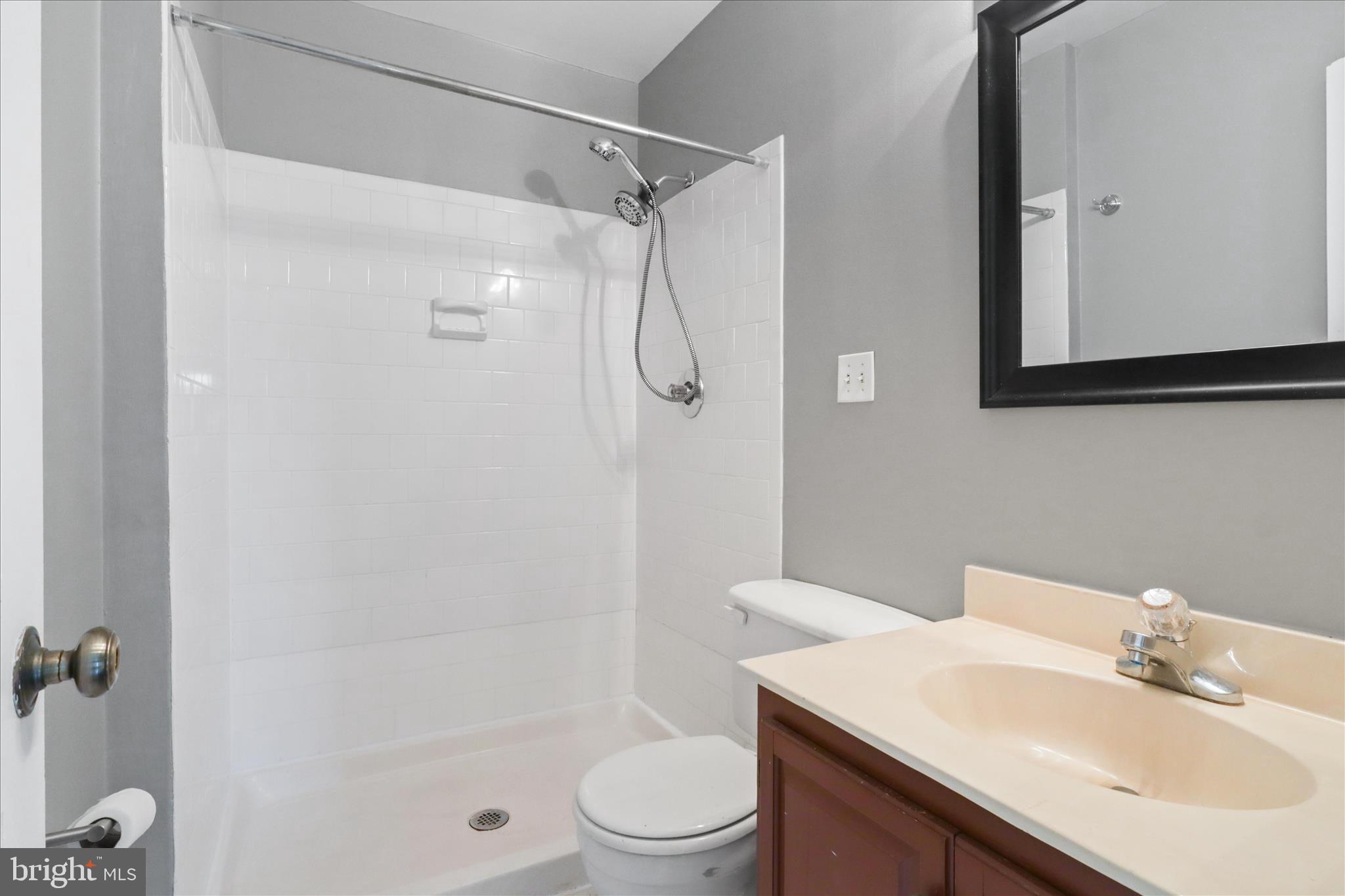 OLD TOWN COMMONS - Residential Lease