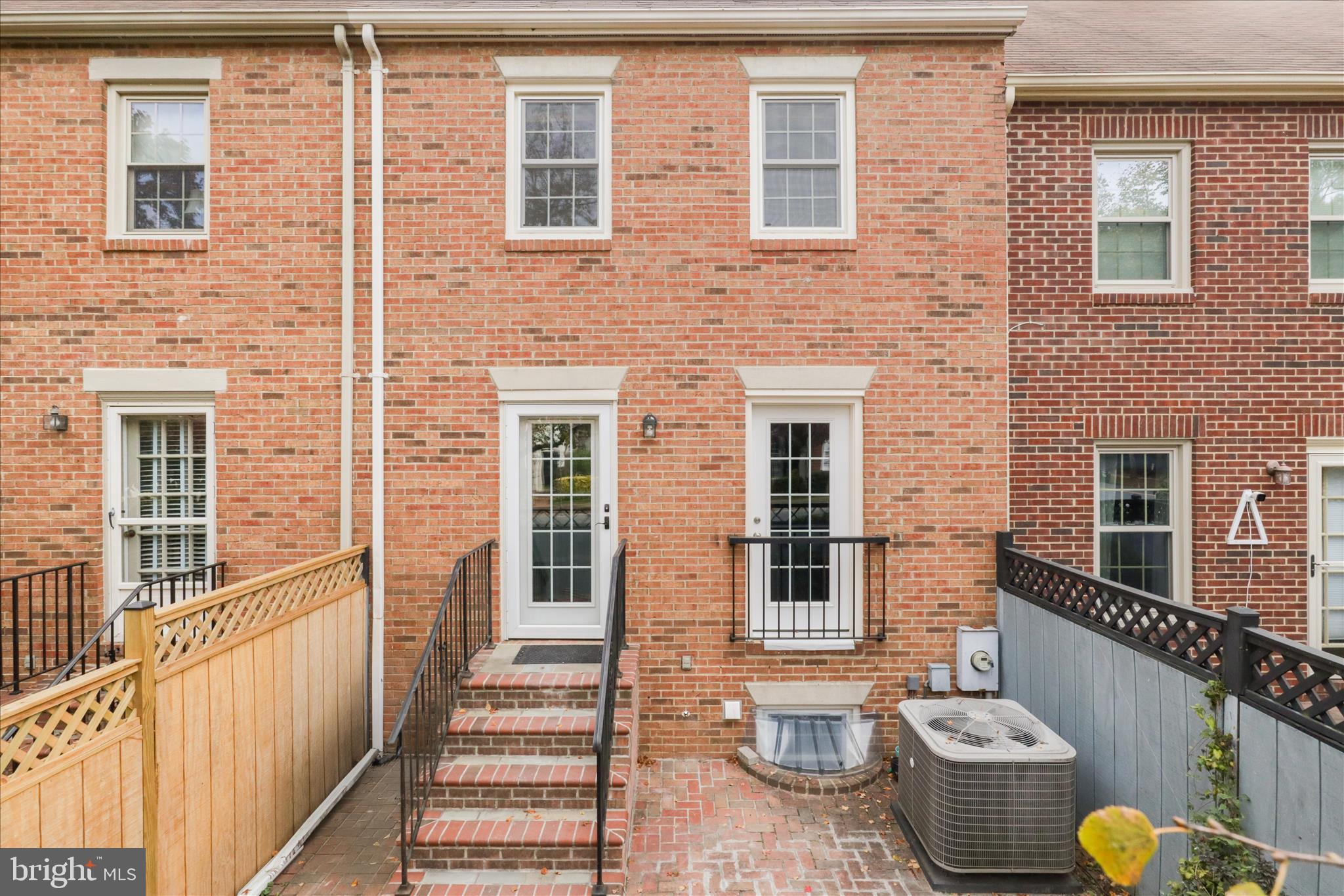 OLD TOWN COMMONS - Residential Lease