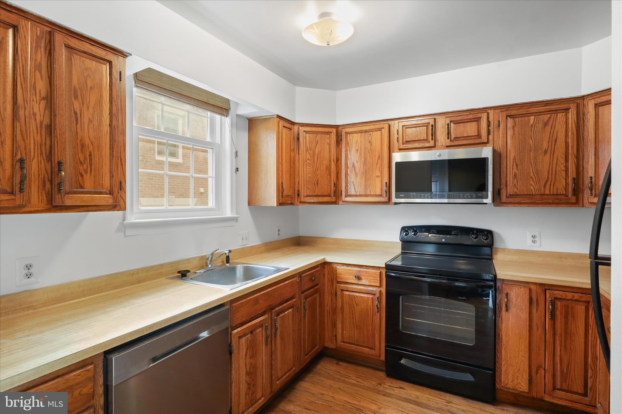 OLD TOWN COMMONS - Residential Lease